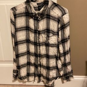 Black and white American Eagle flannel size large